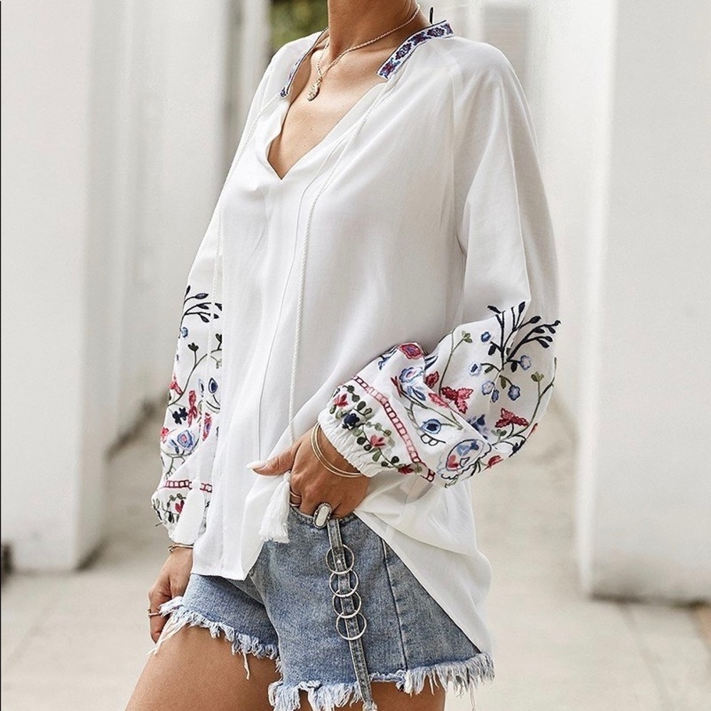 HIGH QUALITY EMBROIDERED FLORAL VINES TOP - Picture 3 of 6